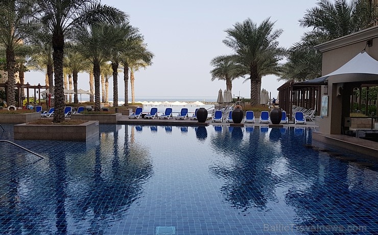 Travelnews,lv izbauda viesnīcas «Sheraton Sharjah Beach Resort & Spa» pludmali. Atbalsta: VisitSharjah.com un Novatours.lv 271908