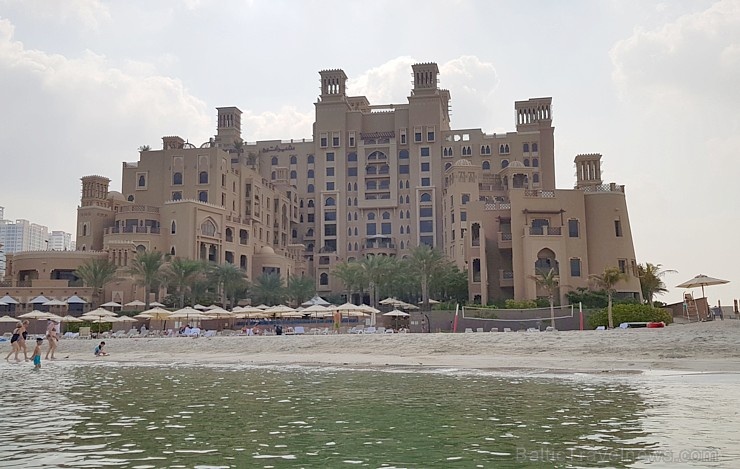 Travelnews,lv izbauda viesnīcas «Sheraton Sharjah Beach Resort & Spa» pludmali. Atbalsta: VisitSharjah.com un Novatours.lv 271911