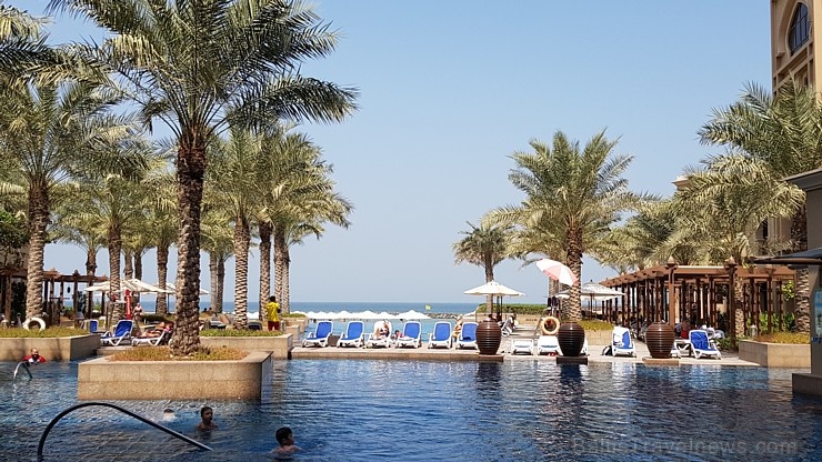 Travelnews,lv izbauda viesnīcas «Sheraton Sharjah Beach Resort & Spa» pludmali. Atbalsta: VisitSharjah.com un Novatours.lv 271912