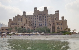 Travelnews,lv izbauda viesnīcas «Sheraton Sharjah Beach Resort & Spa» pludmali. Atbalsta: VisitSharjah.com un Novatours.lv 9