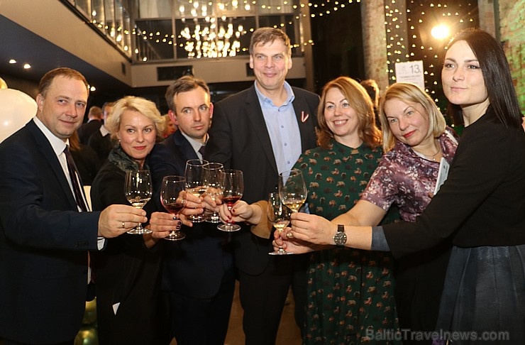 Rīgas 5 zvaigžņu viesnīcā «Pullman Riga Old Town» 27.11.2019 tiekas uz Latvijas augļu un ogu vīnu skati 272160