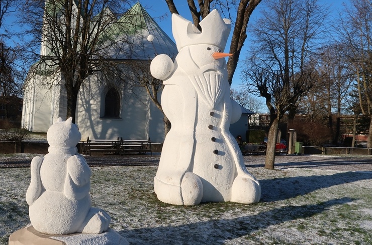 Cauri deviņām Latvijas kaprīzajām ziemām Dobeles dižie sniegavīri ir veiksmīgi atnākuši līdz savam desmitajam saietam 272637
