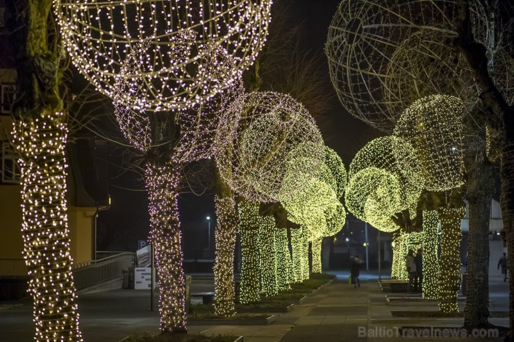 Ogres pilsēta Ziemassvētku gaidīšanas laikā ir mirdzošu lampiņu ieskauta 272775