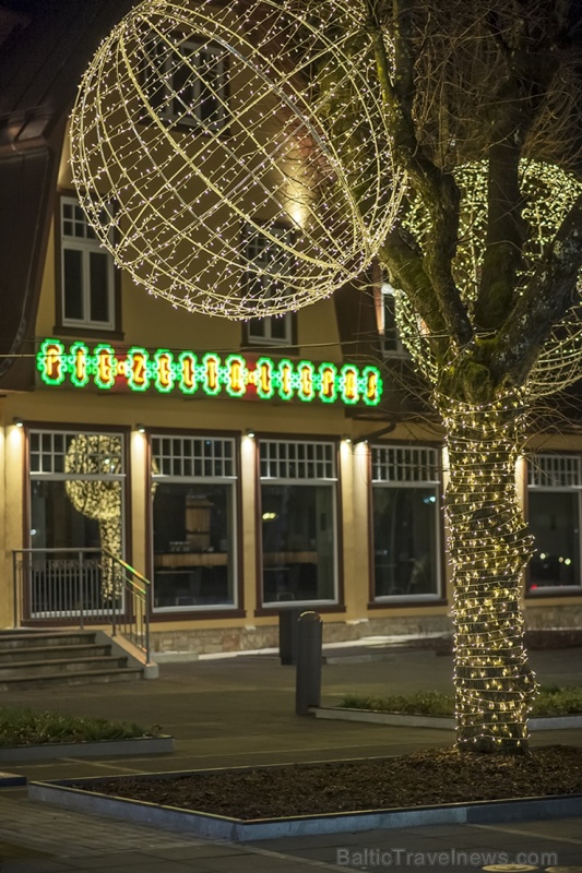 Ogres pilsēta Ziemassvētku gaidīšanas laikā ir mirdzošu lampiņu ieskauta 272780