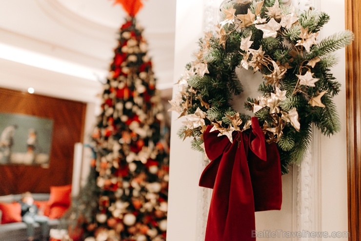 Viesnīca Grand Hotel Kempinski turpinot tradīciju pulcē rīdziniekus uz svinīgo Ziemassvētku egles iedegšanas ceremoniju 272821