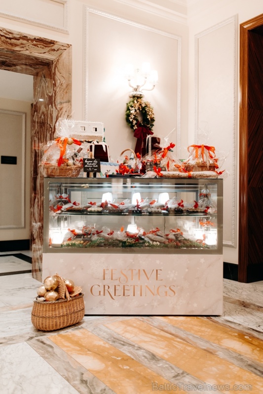 Viesnīca Grand Hotel Kempinski turpinot tradīciju pulcē rīdziniekus uz svinīgo Ziemassvētku egles iedegšanas ceremoniju 272823