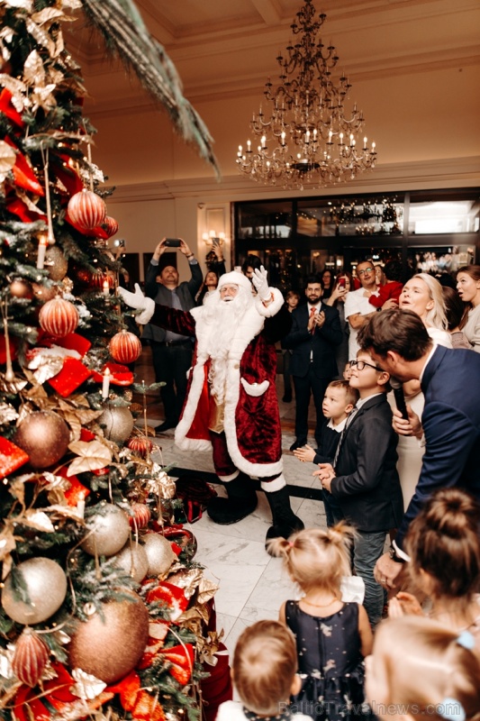 Viesnīca Grand Hotel Kempinski turpinot tradīciju pulcē rīdziniekus uz svinīgo Ziemassvētku egles iedegšanas ceremoniju 272831