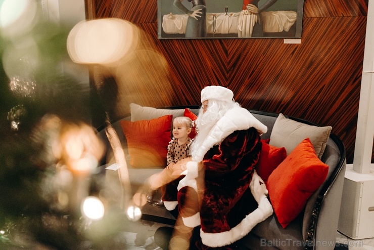 Viesnīca Grand Hotel Kempinski turpinot tradīciju pulcē rīdziniekus uz svinīgo Ziemassvētku egles iedegšanas ceremoniju 272848