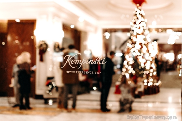 Viesnīca Grand Hotel Kempinski turpinot tradīciju pulcē rīdziniekus uz svinīgo Ziemassvētku egles iedegšanas ceremoniju 272857