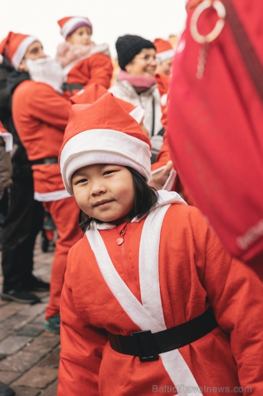 Ziemassvētku vecīšu labdarības skrējiens ir pozitīvām emocijām piepildīts pasākums, kurā ik gadu piedalās simtiem jautru dalībnieku ar mērķi palīdzēt  273085