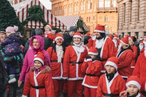 Ziemassvētku vecīšu labdarības skrējiens ir pozitīvām emocijām piepildīts pasākums, kurā ik gadu piedalās simtiem jautru dalībnieku ar mērķi palīdzēt  9