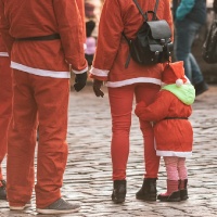 Ziemassvētku vecīšu labdarības skrējiens ir pozitīvām emocijām piepildīts pasākums, kurā ik gadu piedalās simtiem jautru dalībnieku ar mērķi palīdzēt  15