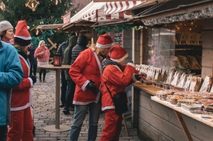 Ziemassvētku vecīšu labdarības skrējiens ir pozitīvām emocijām piepildīts pasākums, kurā ik gadu piedalās simtiem jautru dalībnieku ar mērķi palīdzēt  18