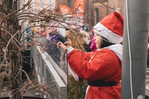 Ziemassvētku vecīšu labdarības skrējiens ir pozitīvām emocijām piepildīts pasākums, kurā ik gadu piedalās simtiem jautru dalībnieku ar mērķi palīdzēt  23