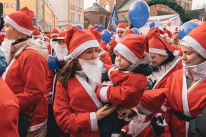 Ziemassvētku vecīšu labdarības skrējiens ir pozitīvām emocijām piepildīts pasākums, kurā ik gadu piedalās simtiem jautru dalībnieku ar mērķi palīdzēt  41