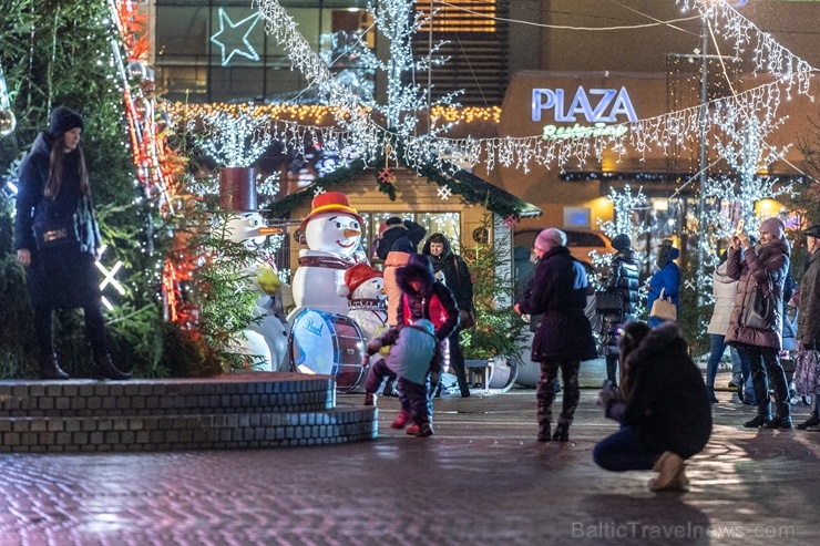 Daugavpils Ziemassvētku laikā saposusies īpaši grezni 273247