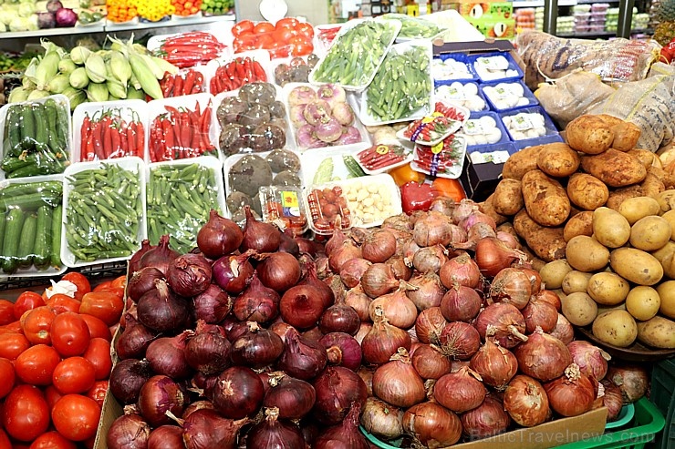 Travelnews.lv apmeklē Šārdžas augļu un dārzeņu tirgus paviljonu. Atbalsta: VisitSharjah.com un Novatours.lv 273350