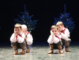 Daži fotomirkļi no bērnu un jauniešu deju studijas «Pīlādzītis» Ziemassvētku koncerta 30
