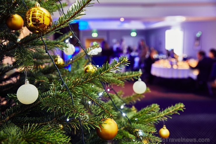 Oficiālā Santa Klausa lidsabiedrība ««Finnair» rīko Ziemassvētku pasākumu sadarbības partneriem viesnīcā «Radisson Blu Daugava Hotel». Foto: Yuris Zal 273712