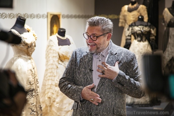 Daugavpils marka Rotko mākslas centrā var iepazīties ar 100 autentiskiem Jūgendstila tērpiem, ko darinājuši dizaineri, drēbnieki un izšūšanas meistari 273754