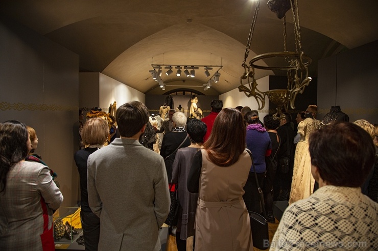 Daugavpils marka Rotko mākslas centrā var iepazīties ar 100 autentiskiem Jūgendstila tērpiem, ko darinājuši dizaineri, drēbnieki un izšūšanas meistari 273755