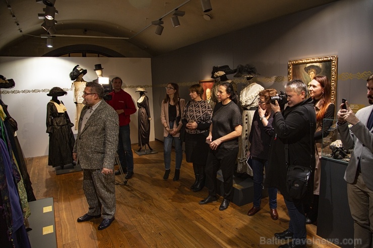 Daugavpils marka Rotko mākslas centrā var iepazīties ar 100 autentiskiem Jūgendstila tērpiem, ko darinājuši dizaineri, drēbnieki un izšūšanas meistari 273763