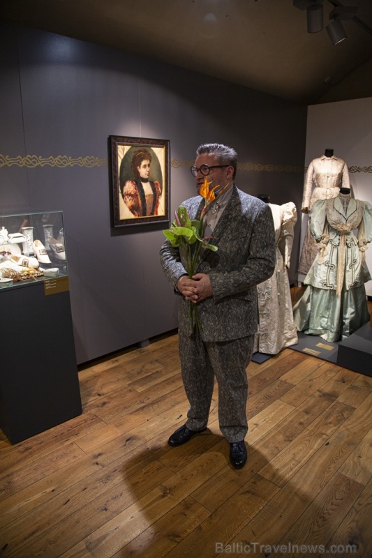 Daugavpils marka Rotko mākslas centrā var iepazīties ar 100 autentiskiem Jūgendstila tērpiem, ko darinājuši dizaineri, drēbnieki un izšūšanas meistari 273768