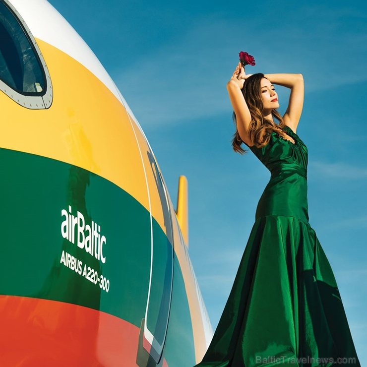 Latvijas lidsabiedrība «airBaltic» izdevusi jauno 2020. gada kalendāru, kurā 12 mēnešu un vāka fotogrāfiju modeļu tēlā iejutušās airBaltic darbinieces 274068