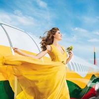 Latvijas lidsabiedrība «airBaltic» izdevusi jauno 2020. gada kalendāru, kurā 12 mēnešu un vāka fotogrāfiju modeļu tēlā iejutušās airBaltic darbinieces 8