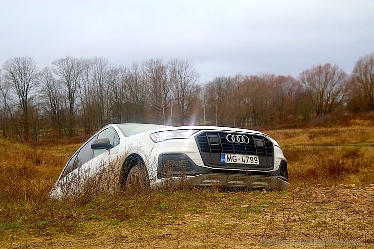 Travelnews.lv ar «Audi Q7 50 TDI» izbauda Latvijas galvaspilsētu bezceļos 274263