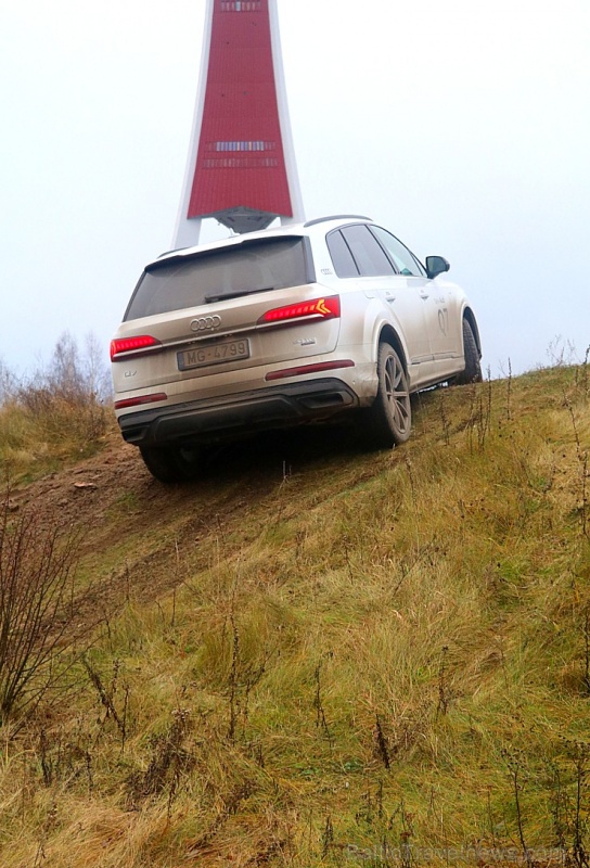 Travelnews.lv ar «Audi Q7 50 TDI» izbauda Latvijas galvaspilsētu bezceļos 274266