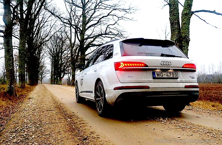 Travelnews.lv ar «Audi Q7 50 TDI» izbauda Latvijas galvaspilsētu bezceļos 274271