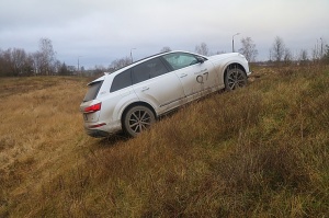 Travelnews.lv ar «Audi Q7 50 TDI» izbauda Latvijas galvaspilsētu bezceļos 4