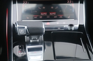 Travelnews.lv ar «Audi Q7 50 TDI» izbauda Latvijas galvaspilsētu bezceļos 14