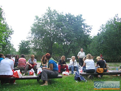 Parka administrācija ir padomājusi arī par labiekārtotu piknika vietu. Sīkāka informācija interneta: www.vooremaastik.ee/elistvere 14902