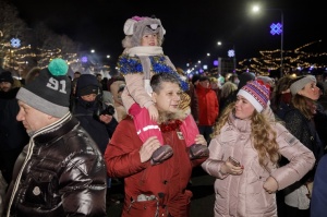 Rīgā vairāki desmiti tūkstošu iedzīvotāju krāšņi sagaida Jauno 2020. gadu 30