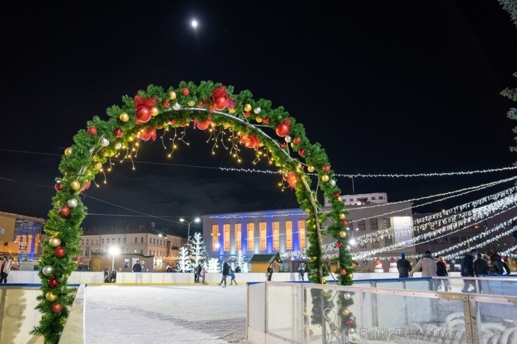 Daugavpilī izveidota brīnisķīga slidotava, kur ziemas priekus iespējams baudīt līdz pat 2020. gada 8. martam 274434
