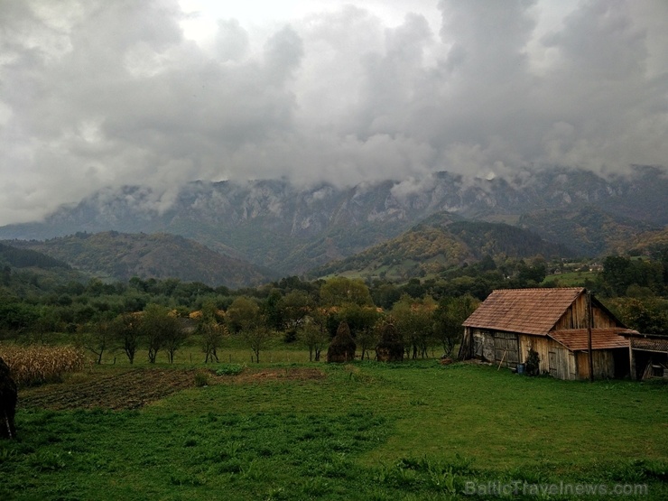 Rumānijas kalni ar vareniem dabas skatiem valdzina ikvienu ceļotāju 274831