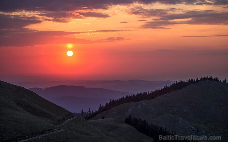 Rumānijas kalni ar vareniem dabas skatiem valdzina ikvienu ceļotāju 274833