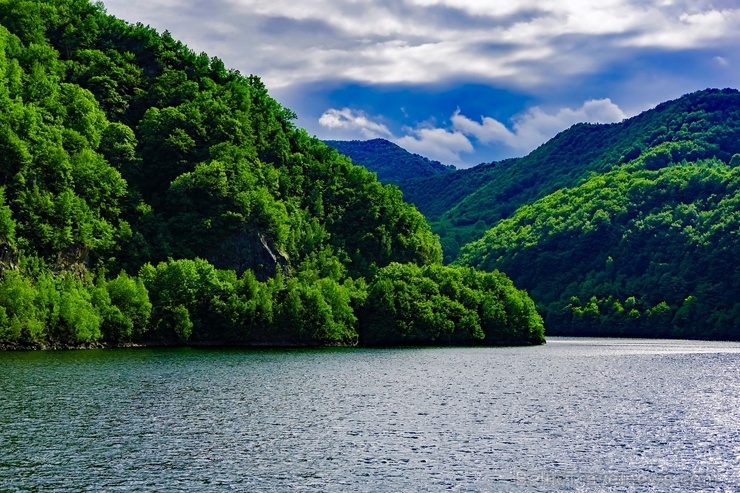 Rumānijas kalni ar vareniem dabas skatiem valdzina ikvienu ceļotāju 274834