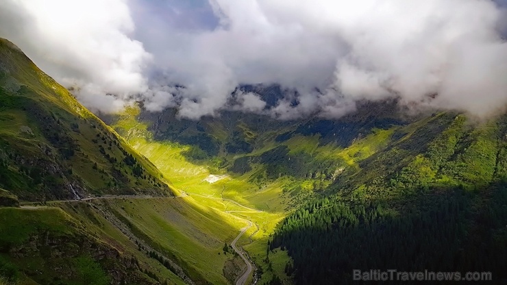 Rumānijas kalni ar vareniem dabas skatiem valdzina ikvienu ceļotāju 274835