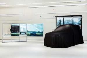 Jaunais Land Rover Defender nodēvēts par vienu no desmitgades nozīmīgākajiem automobiļiem un 16.01.2020. tas ieradies Rīgā uz agrīno pirmizrādi 2