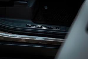 Jaunais Land Rover Defender nodēvēts par vienu no desmitgades nozīmīgākajiem automobiļiem un 16.01.2020. tas ieradies Rīgā uz agrīno pirmizrādi 12