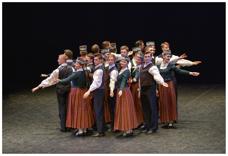 XXII Jaunrades deju konkursa finālā Ogrē 19 horeogrāfi skatītāju un žūrijas vērtējumam nodeva 41 deju, kuru izdejoja 26 kolektīvi 275478