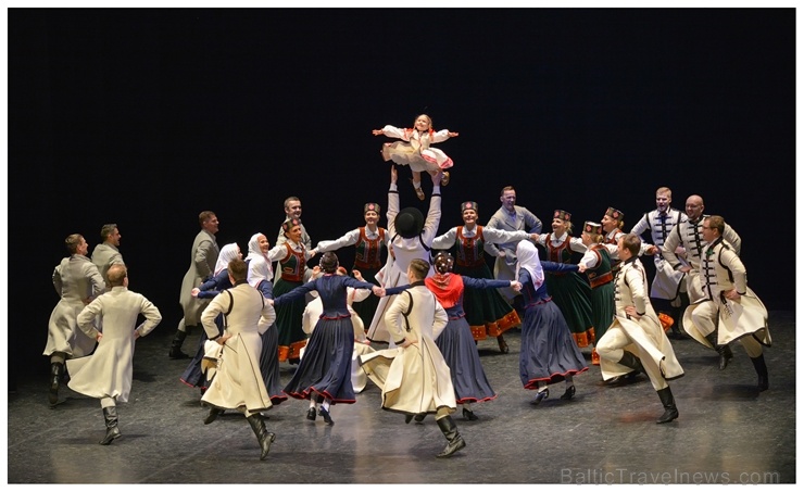 XXII Jaunrades deju konkursa finālā Ogrē 19 horeogrāfi skatītāju un žūrijas vērtējumam nodeva 41 deju, kuru izdejoja 26 kolektīvi 275485