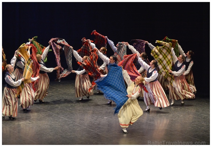 XXII Jaunrades deju konkursa finālā Ogrē 19 horeogrāfi skatītāju un žūrijas vērtējumam nodeva 41 deju, kuru izdejoja 26 kolektīvi 275494
