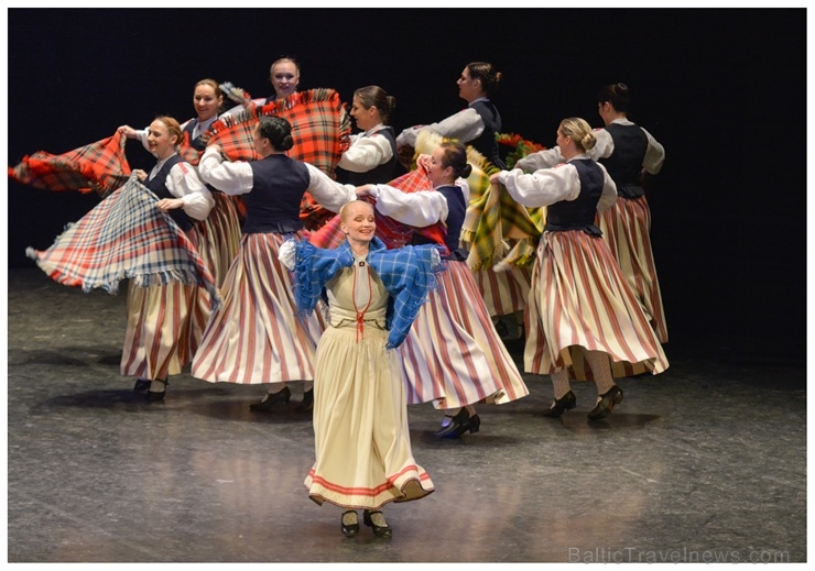 XXII Jaunrades deju konkursa finālā Ogrē 19 horeogrāfi skatītāju un žūrijas vērtējumam nodeva 41 deju, kuru izdejoja 26 kolektīvi 275495