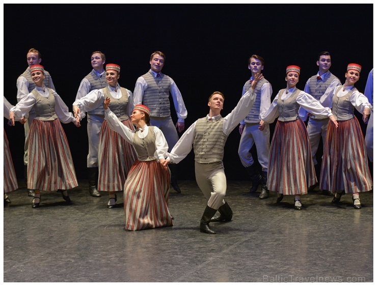 XXII Jaunrades deju konkursa finālā Ogrē 19 horeogrāfi skatītāju un žūrijas vērtējumam nodeva 41 deju, kuru izdejoja 26 kolektīvi 275497