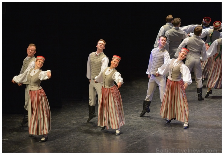 XXII Jaunrades deju konkursa finālā Ogrē 19 horeogrāfi skatītāju un žūrijas vērtējumam nodeva 41 deju, kuru izdejoja 26 kolektīvi 275499