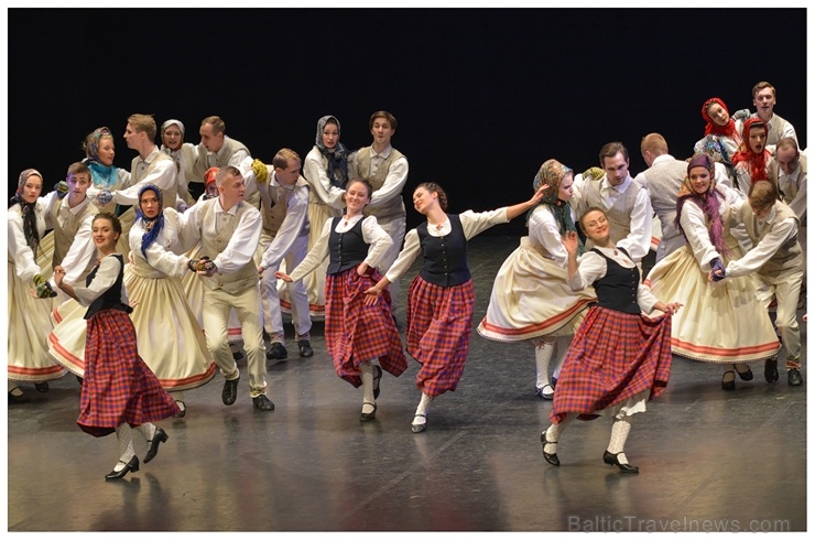 XXII Jaunrades deju konkursa finālā Ogrē 19 horeogrāfi skatītāju un žūrijas vērtējumam nodeva 41 deju, kuru izdejoja 26 kolektīvi 275504